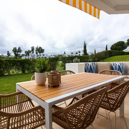 Golf House - Luxurious & Garden View & Golf & Tennis Court Apartmán